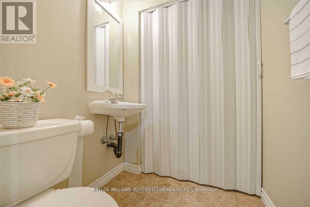 75 William Curtis Circle, Newmarket, Ontario  L3Y 8L7 - Photo 14 - N12461079