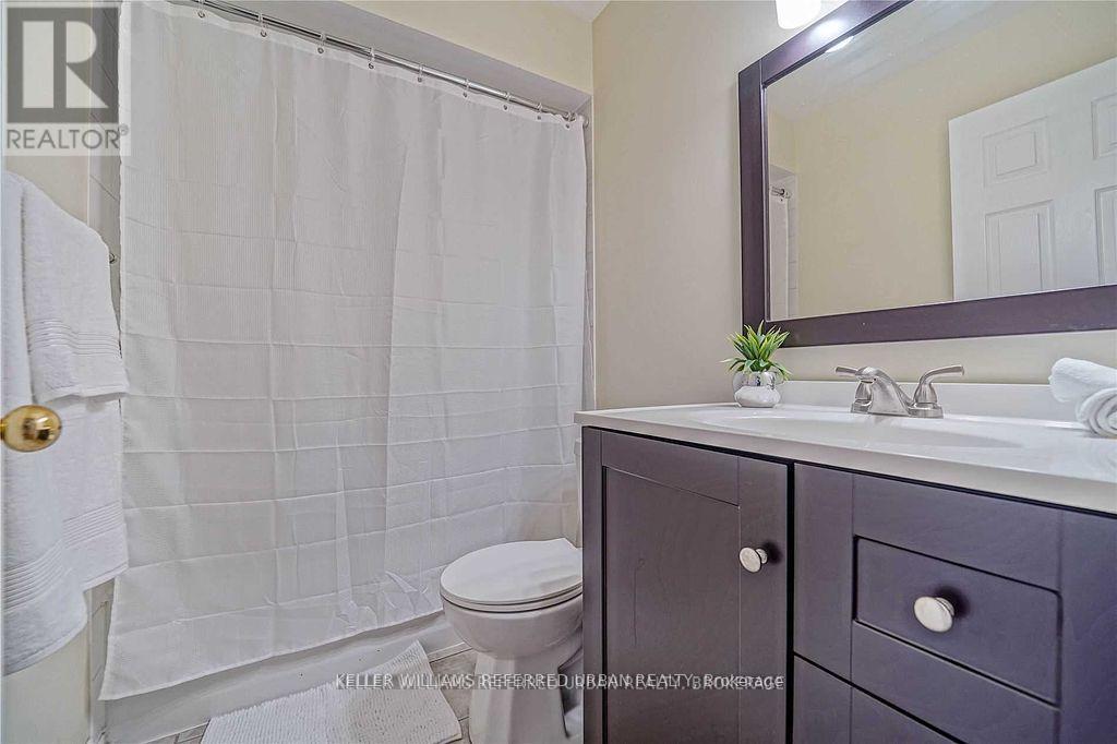75 William Curtis Circle, Newmarket, Ontario  L3Y 8L7 - Photo 9 - N12461079