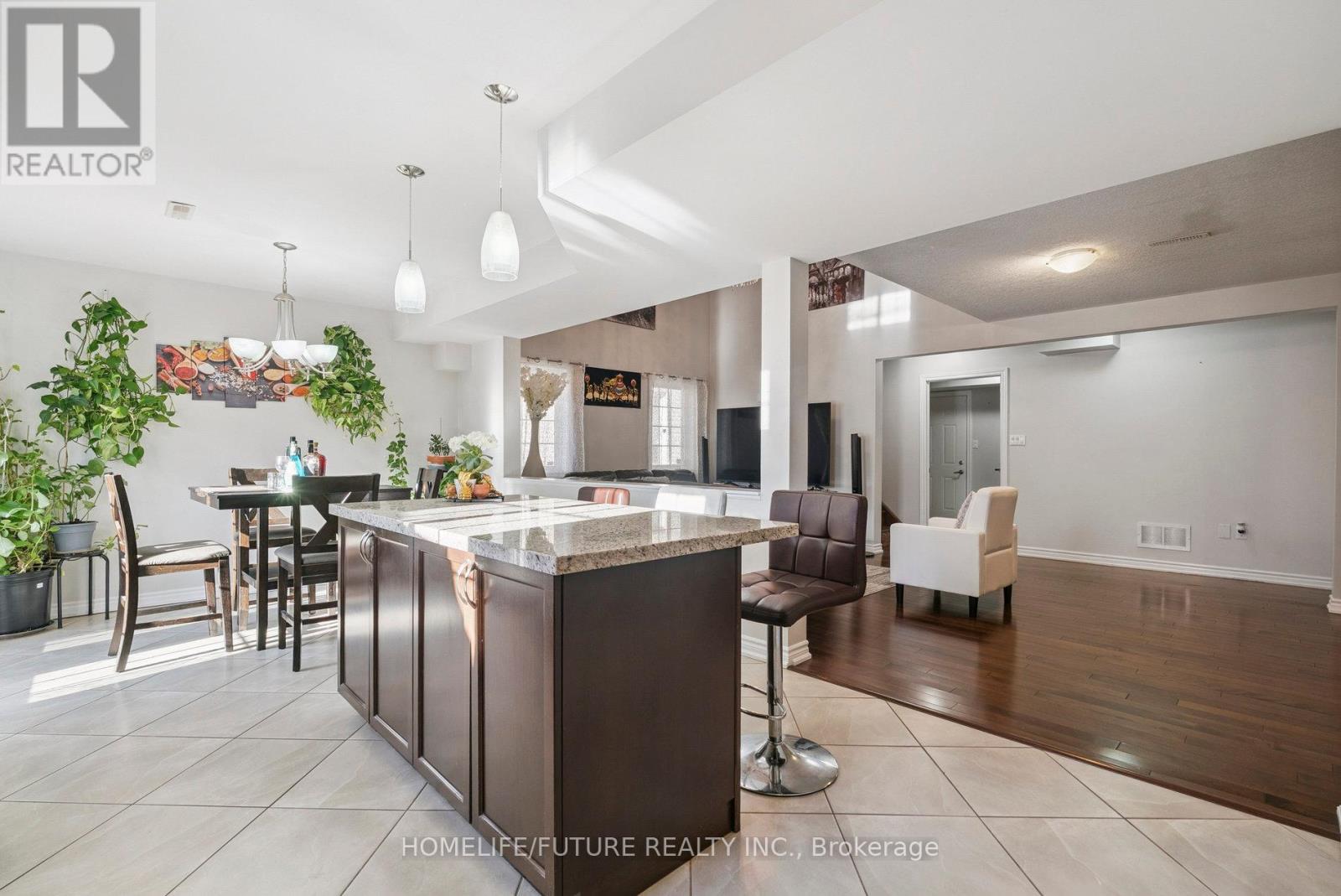 2048 Mcneil Street, Innisfil, Ontario  L9S 4B7 - Photo 10 - N12461118