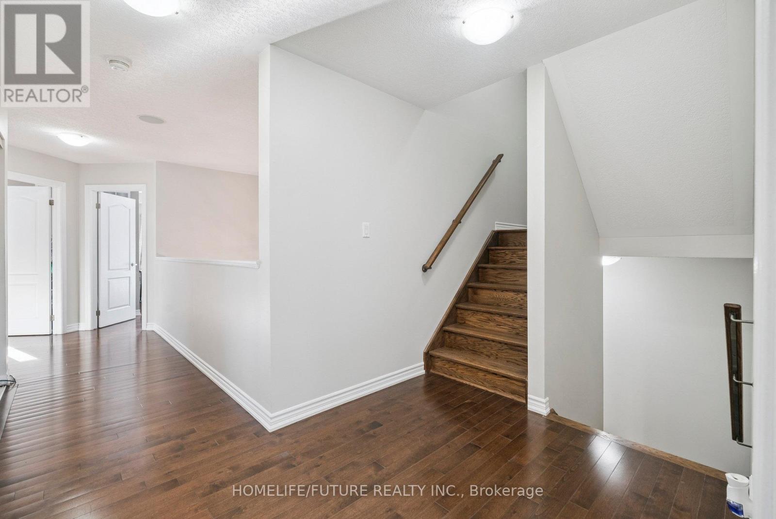 2048 Mcneil Street, Innisfil, Ontario  L9S 4B7 - Photo 11 - N12461118