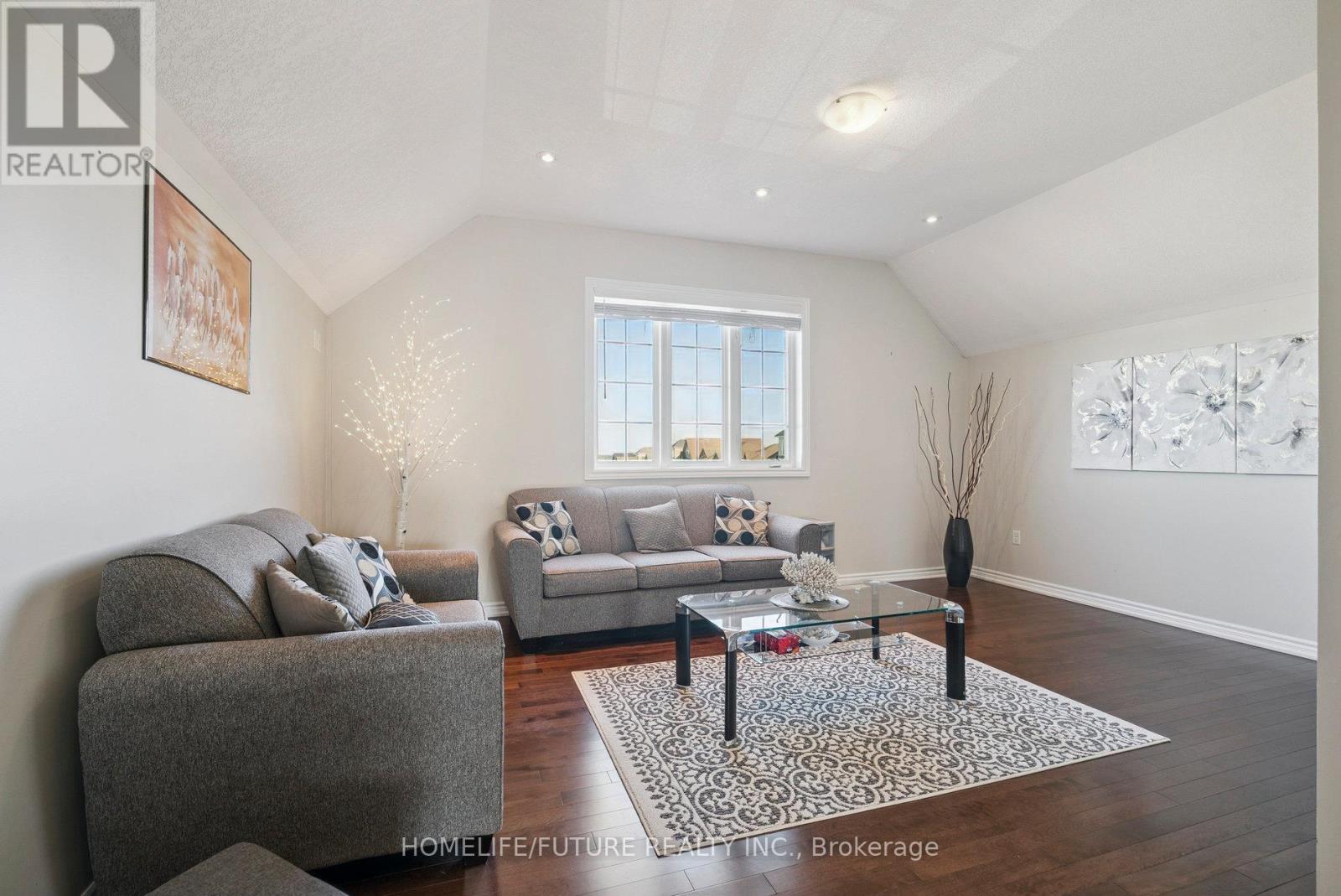 2048 Mcneil Street, Innisfil, Ontario  L9S 4B7 - Photo 12 - N12461118