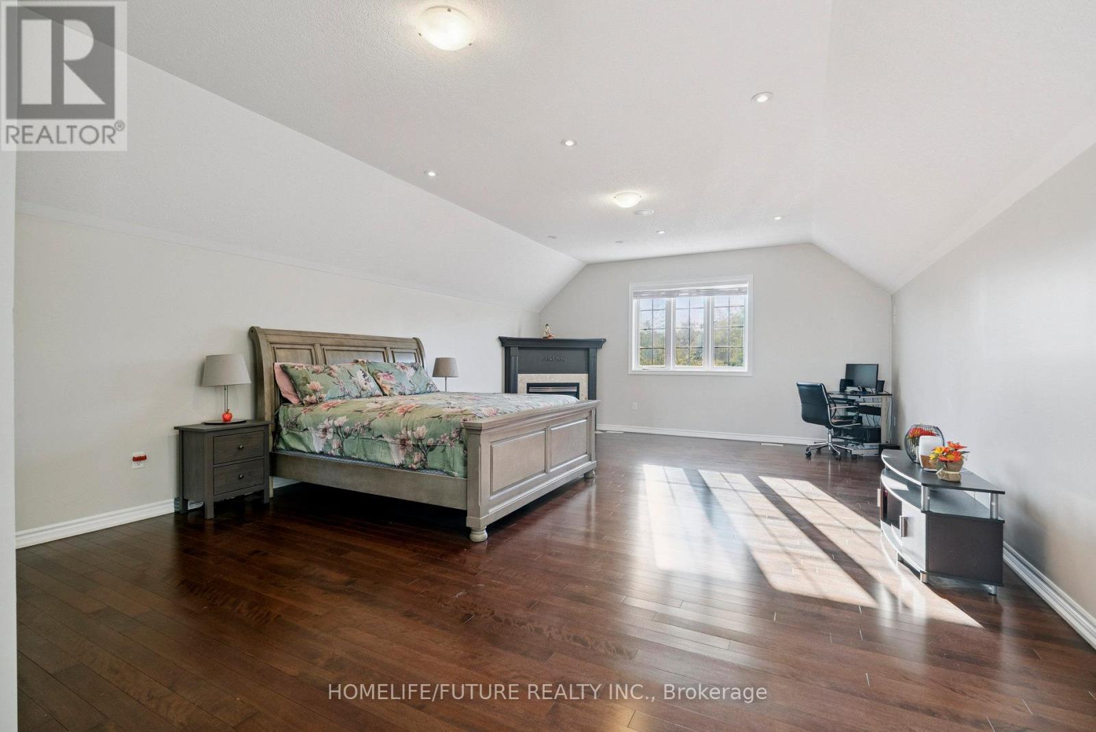 2048 Mcneil Street, Innisfil, Ontario  L9S 4B7 - Photo 14 - N12461118