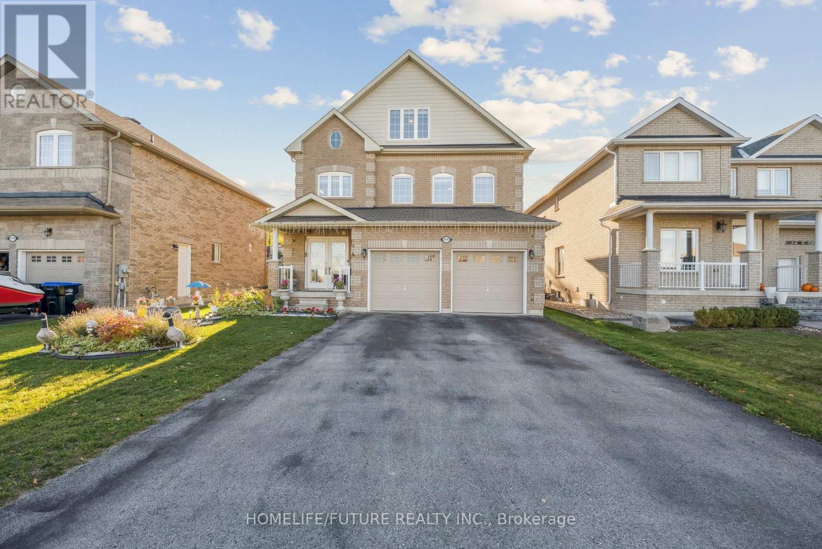 2048 Mcneil Street, Innisfil, Ontario  L9S 4B7 - Photo 2 - N12461118