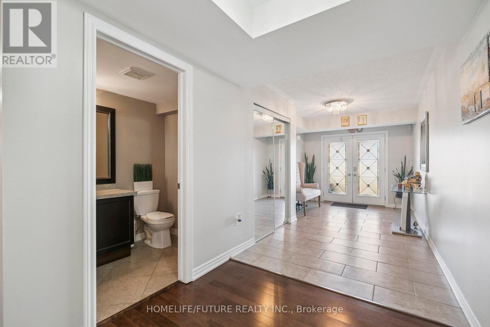 2048 Mcneil Street, Innisfil, Ontario  L9S 4B7 - Photo 4 - N12461118