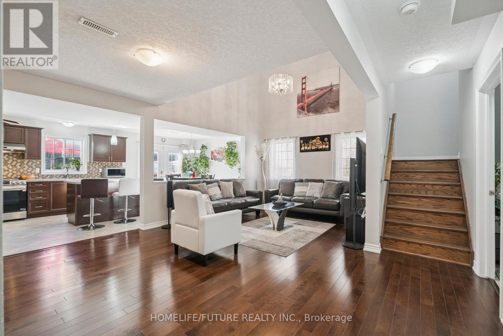 2048 Mcneil Street, Innisfil, Ontario  L9S 4B7 - Photo 5 - N12461118