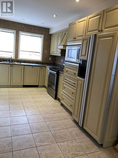 162 Bantry Avenue, Richmond Hill, Ontario  L4B 3T6 - Photo 2 - N12461169