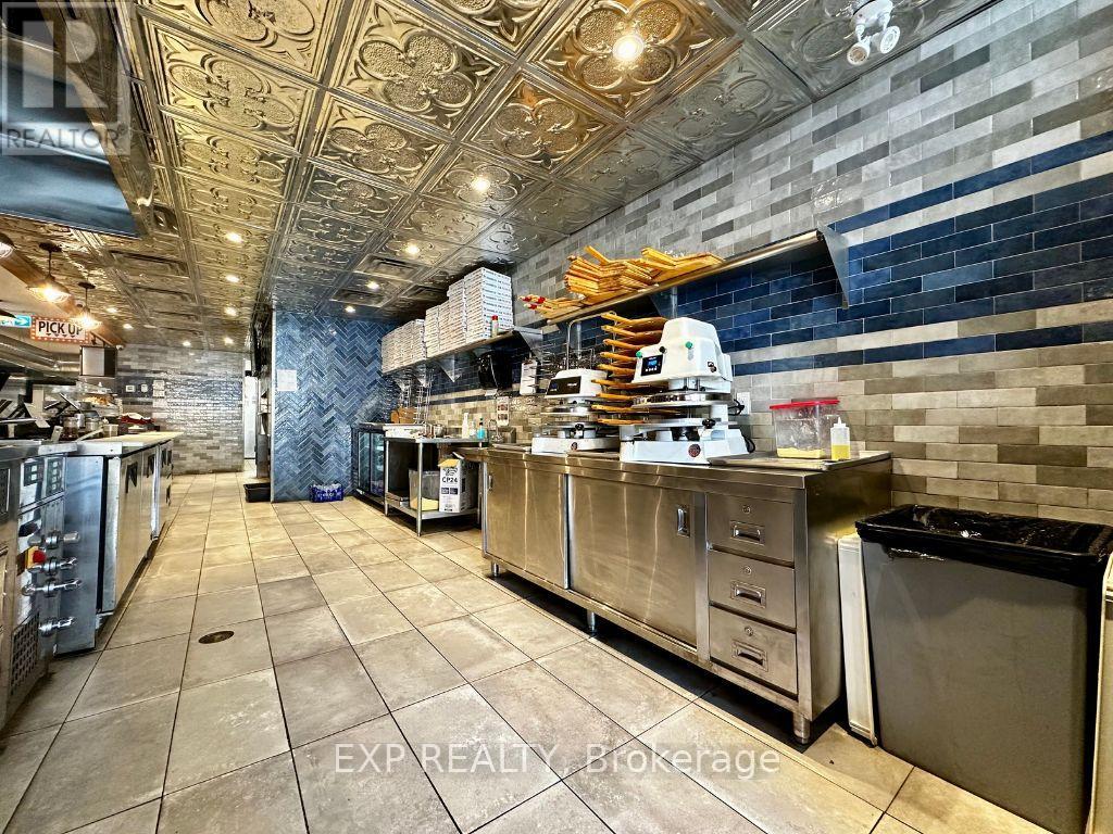 162 Lakeshore Road E, Oakville (Oo Old Oakville), Ontario  L6J 1H6 - Photo 10 - W12461053
