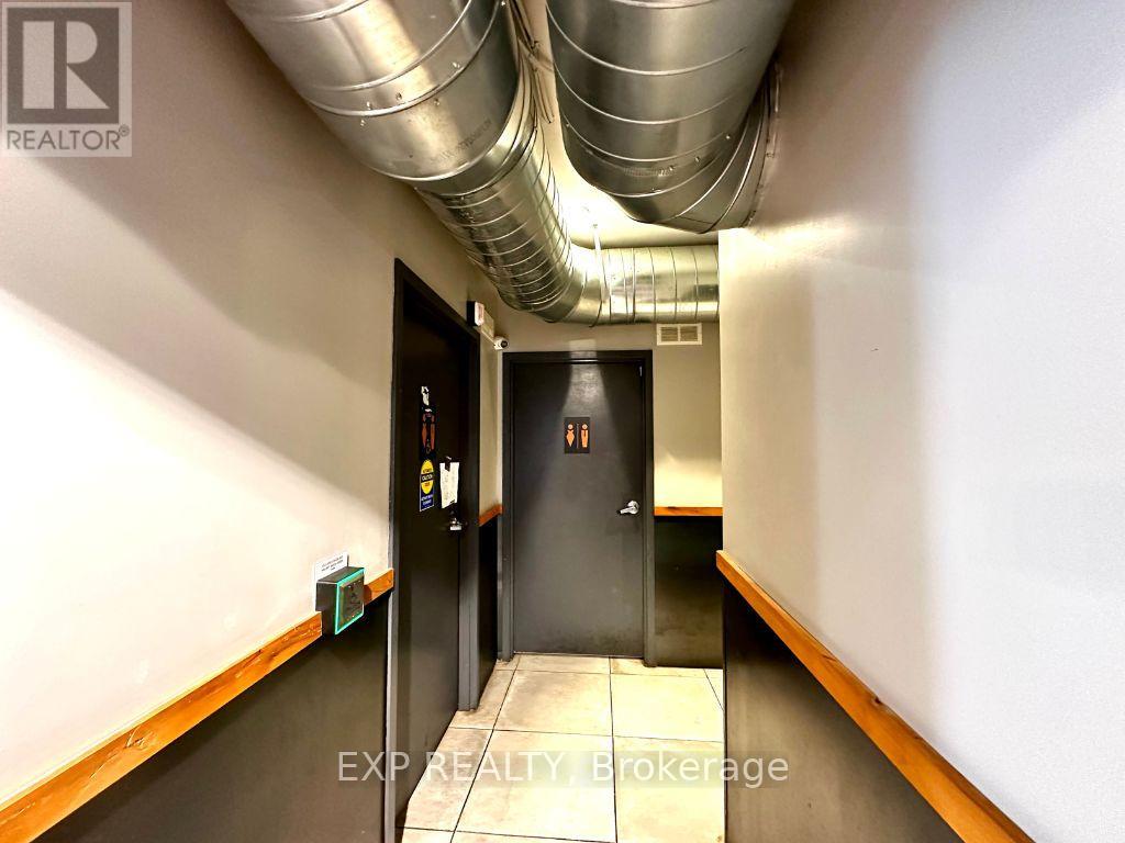 162 Lakeshore Road E, Oakville (Oo Old Oakville), Ontario  L6J 1H6 - Photo 17 - W12461053