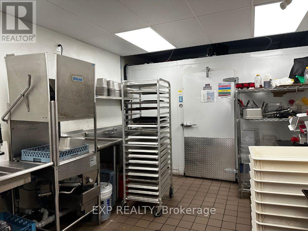 162 Lakeshore Road E, Oakville (Oo Old Oakville), Ontario  L6J 1H6 - Photo 23 - W12461053