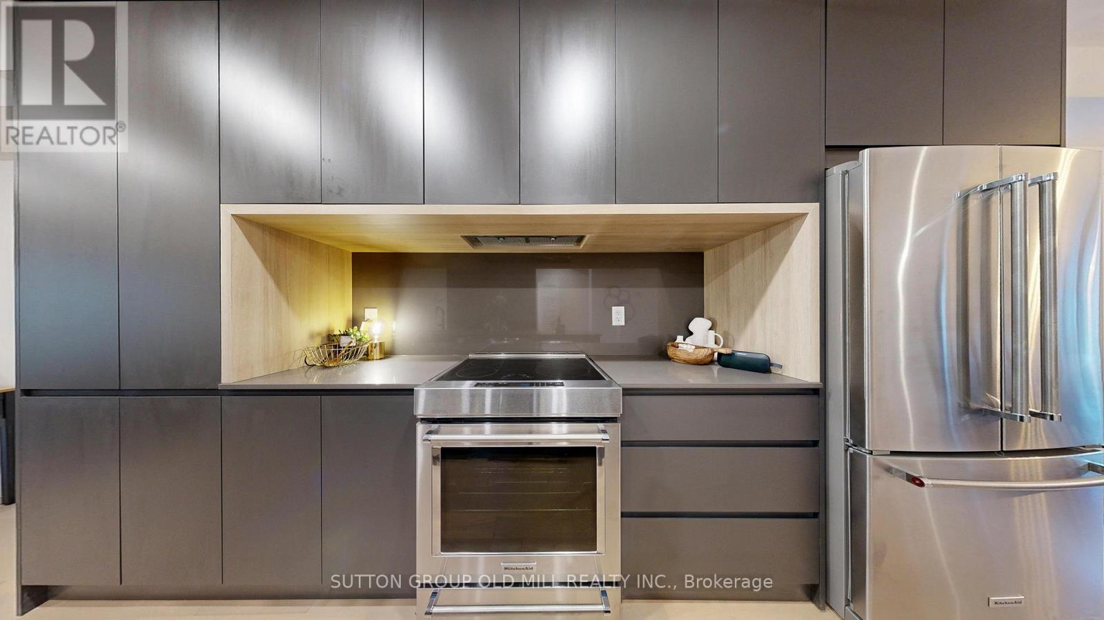 23 Priscilla Avenue, Toronto, Ontario  M6S 3W1 - Photo 13 - W12461065