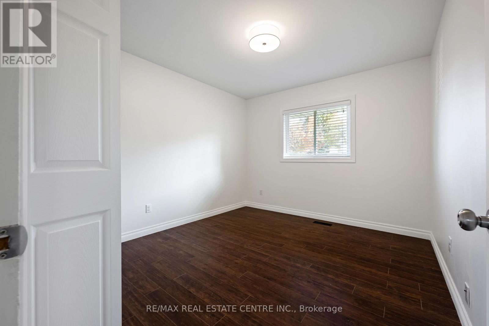 40 Centre Street, Orangeville, Ontario  L9W 2X2 - Photo 10 - W12461108