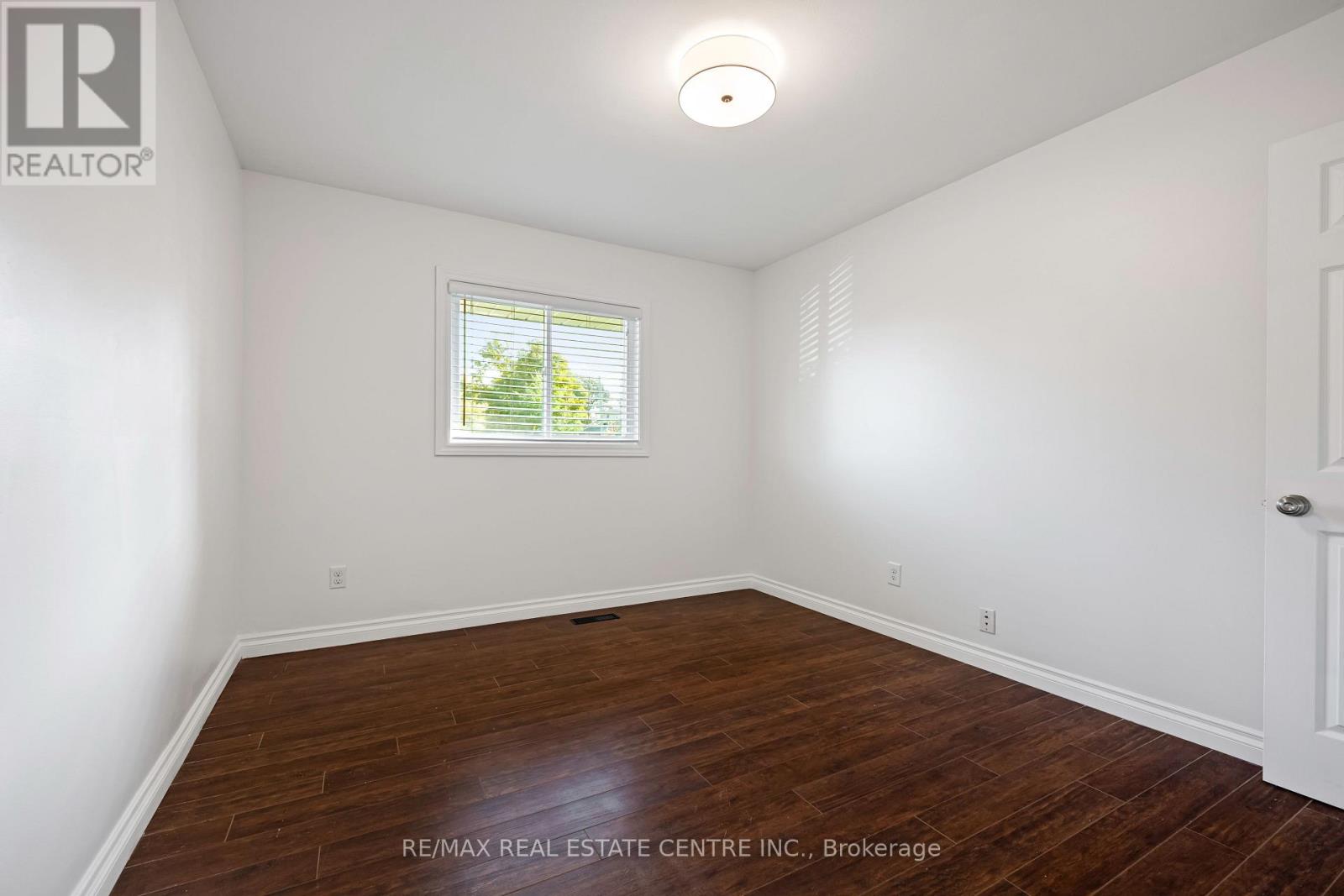 40 Centre Street, Orangeville, Ontario  L9W 2X2 - Photo 11 - W12461108