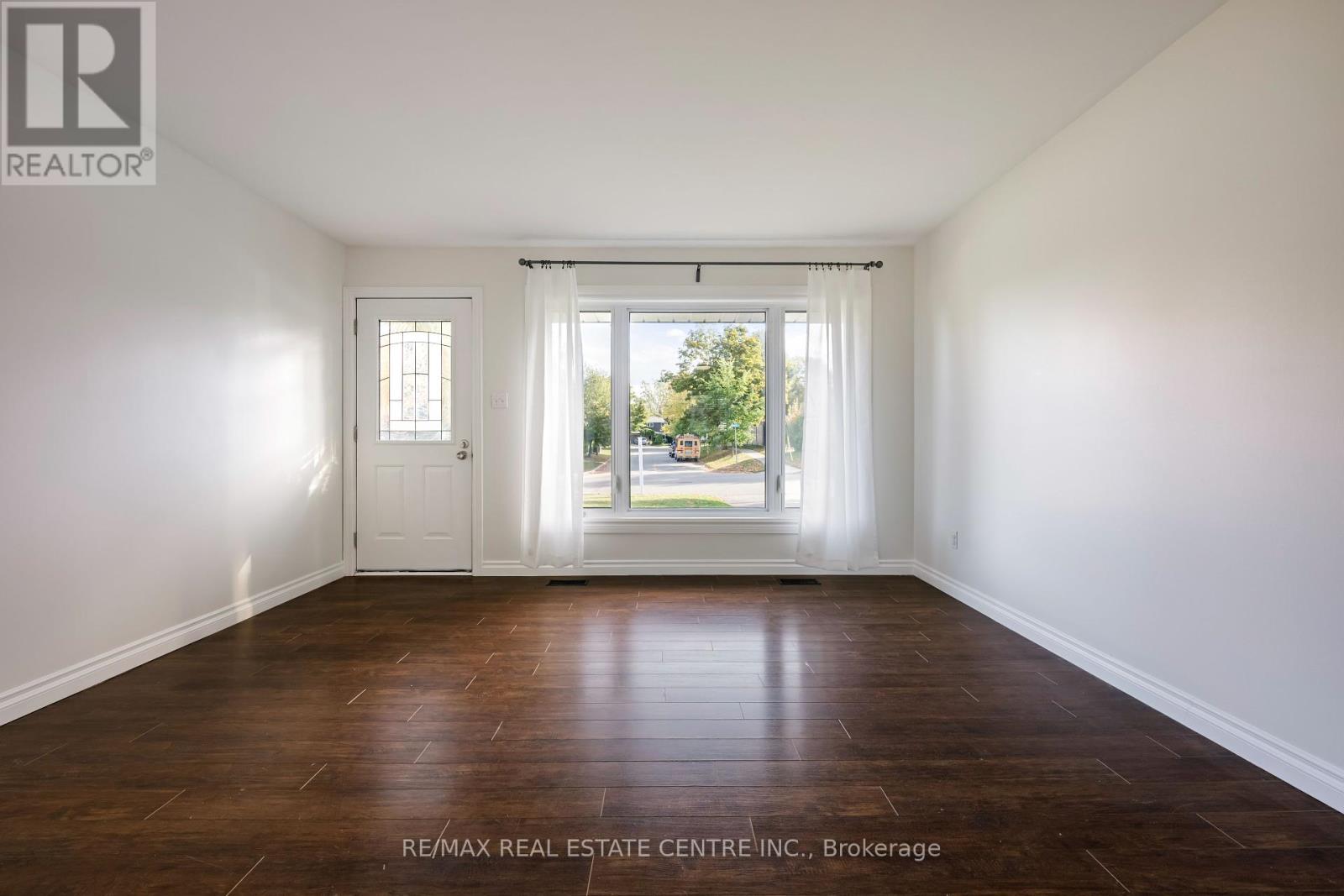 40 Centre Street, Orangeville, Ontario  L9W 2X2 - Photo 3 - W12461108