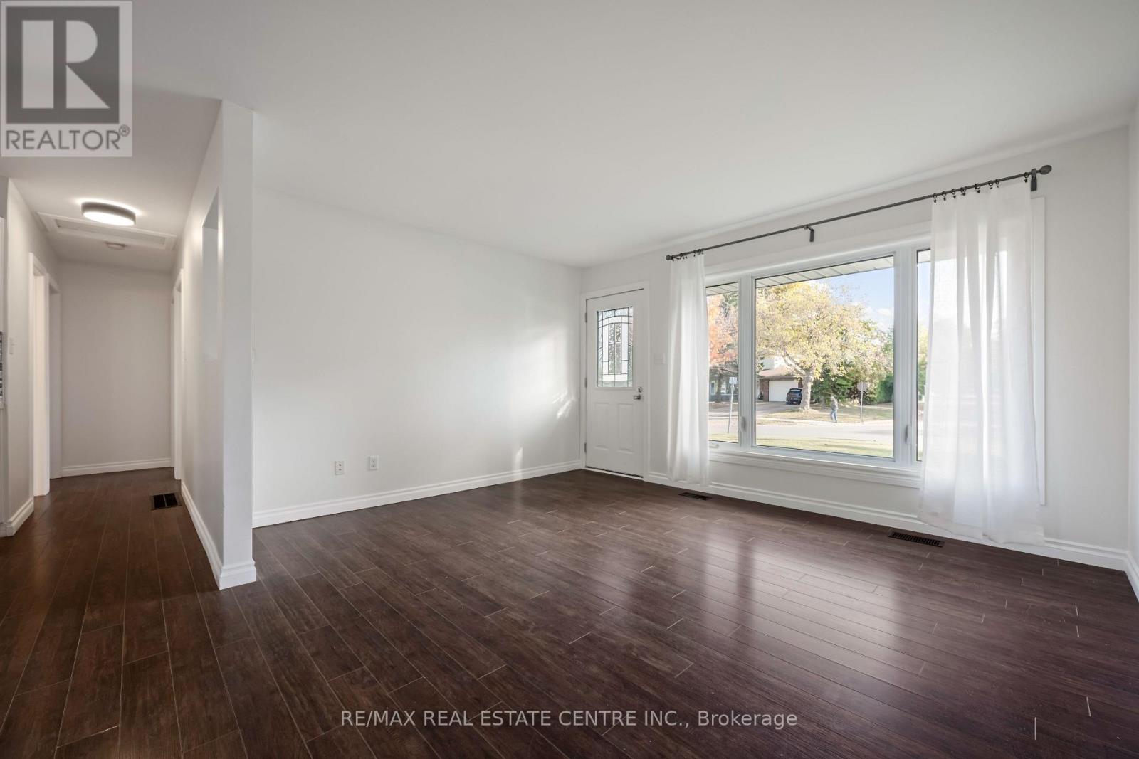 40 Centre Street, Orangeville, Ontario  L9W 2X2 - Photo 4 - W12461108