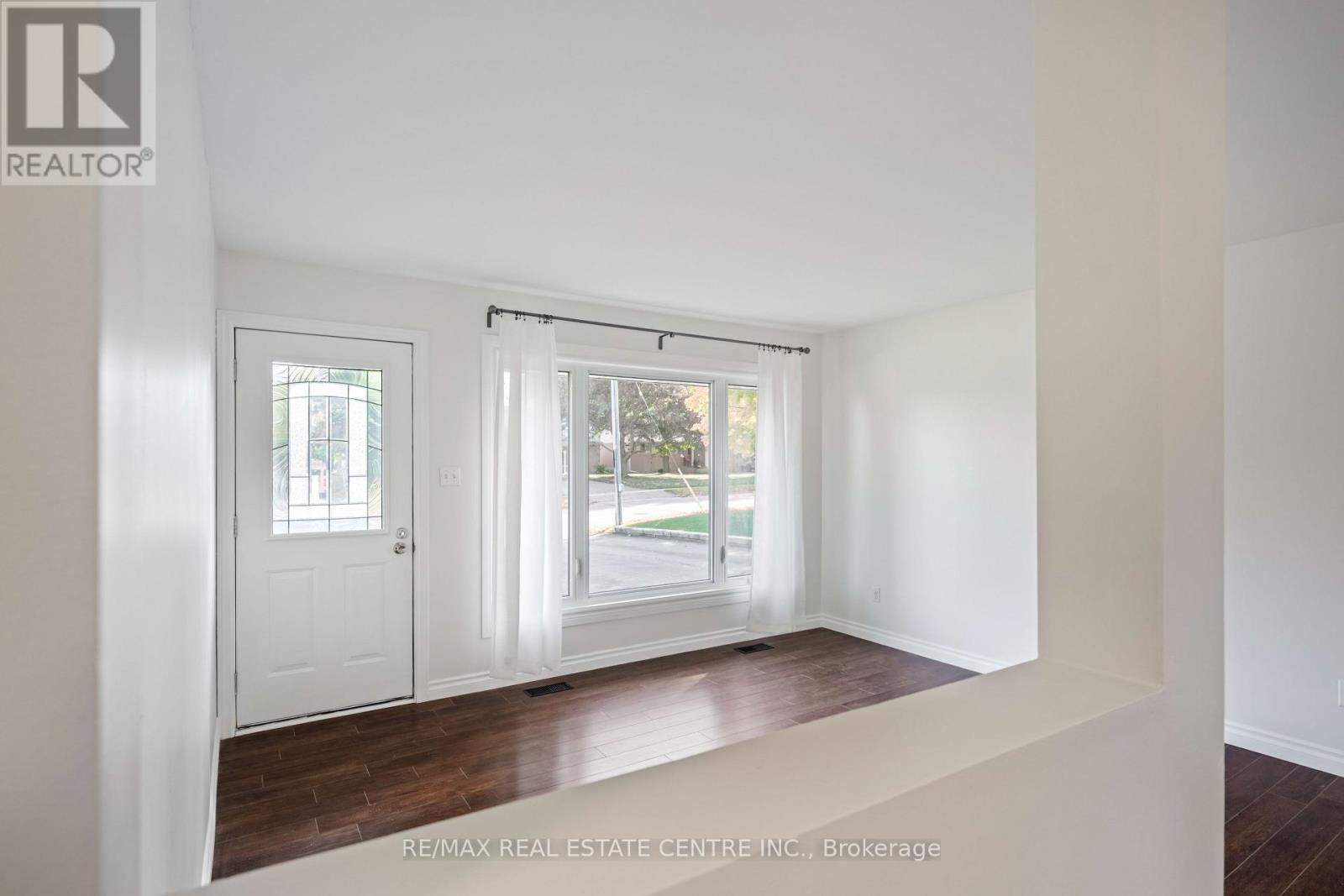 40 Centre Street, Orangeville, Ontario  L9W 2X2 - Photo 5 - W12461108
