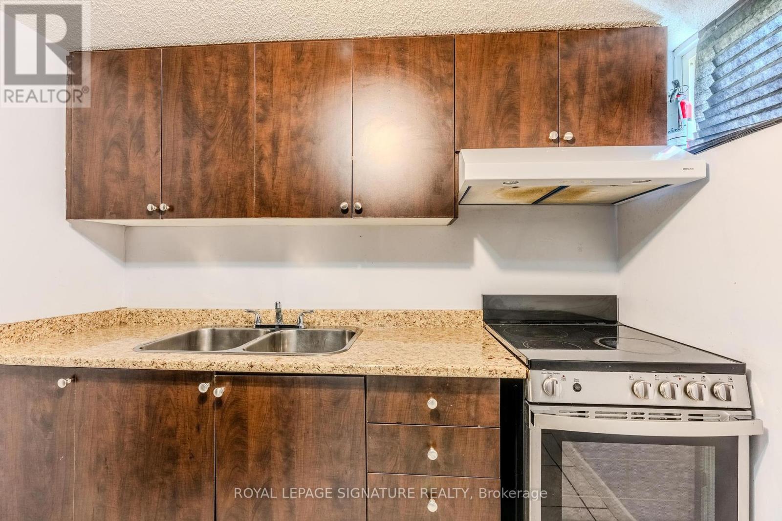 Bsmt - 320 Royal Salisbury Way, Brampton, Ontario  L6V 3G5 - Photo 5 - W12461111