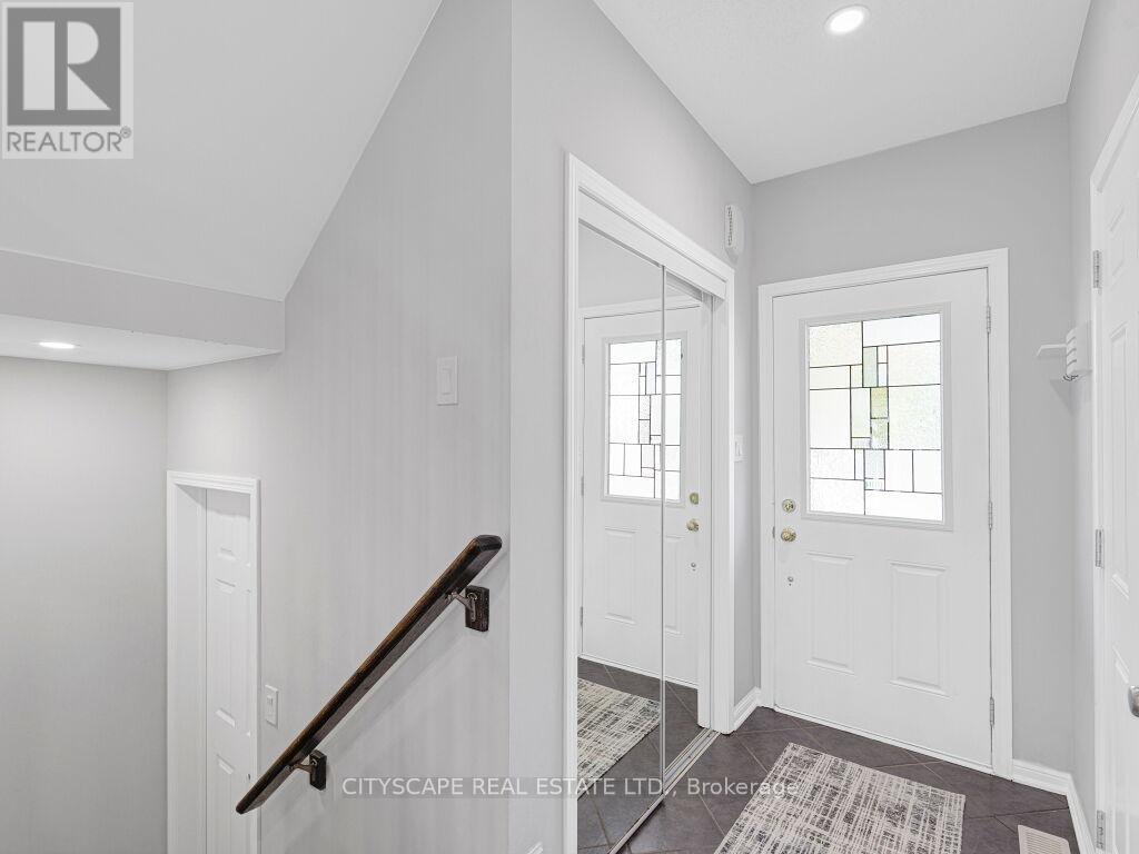265 Mortimer Crescent, Milton, Ontario  L9T 8N8 - Photo 6 - W12461112