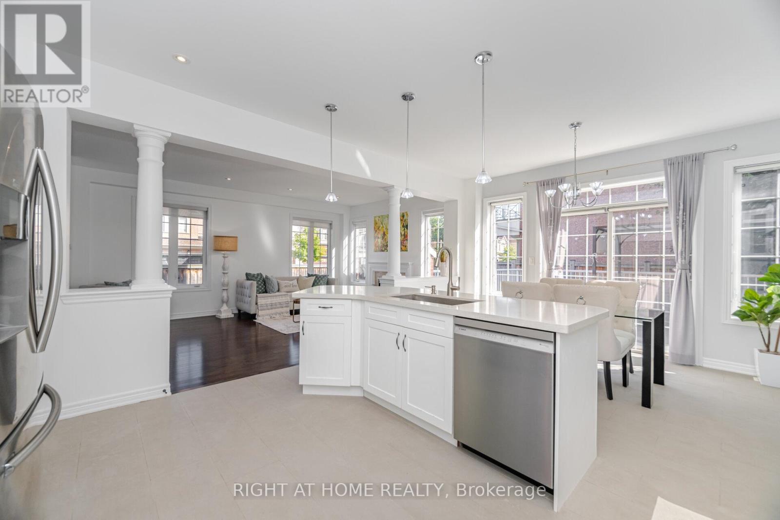 3302 Granite Gate, Burlington, Ontario  L7M 0L7 - Photo 13 - W12461121