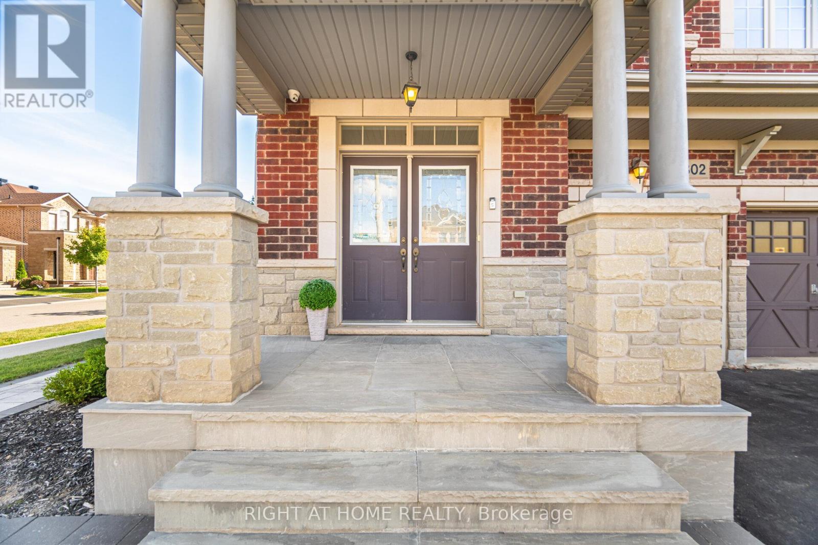 3302 Granite Gate, Burlington, Ontario  L7M 0L7 - Photo 2 - W12461121