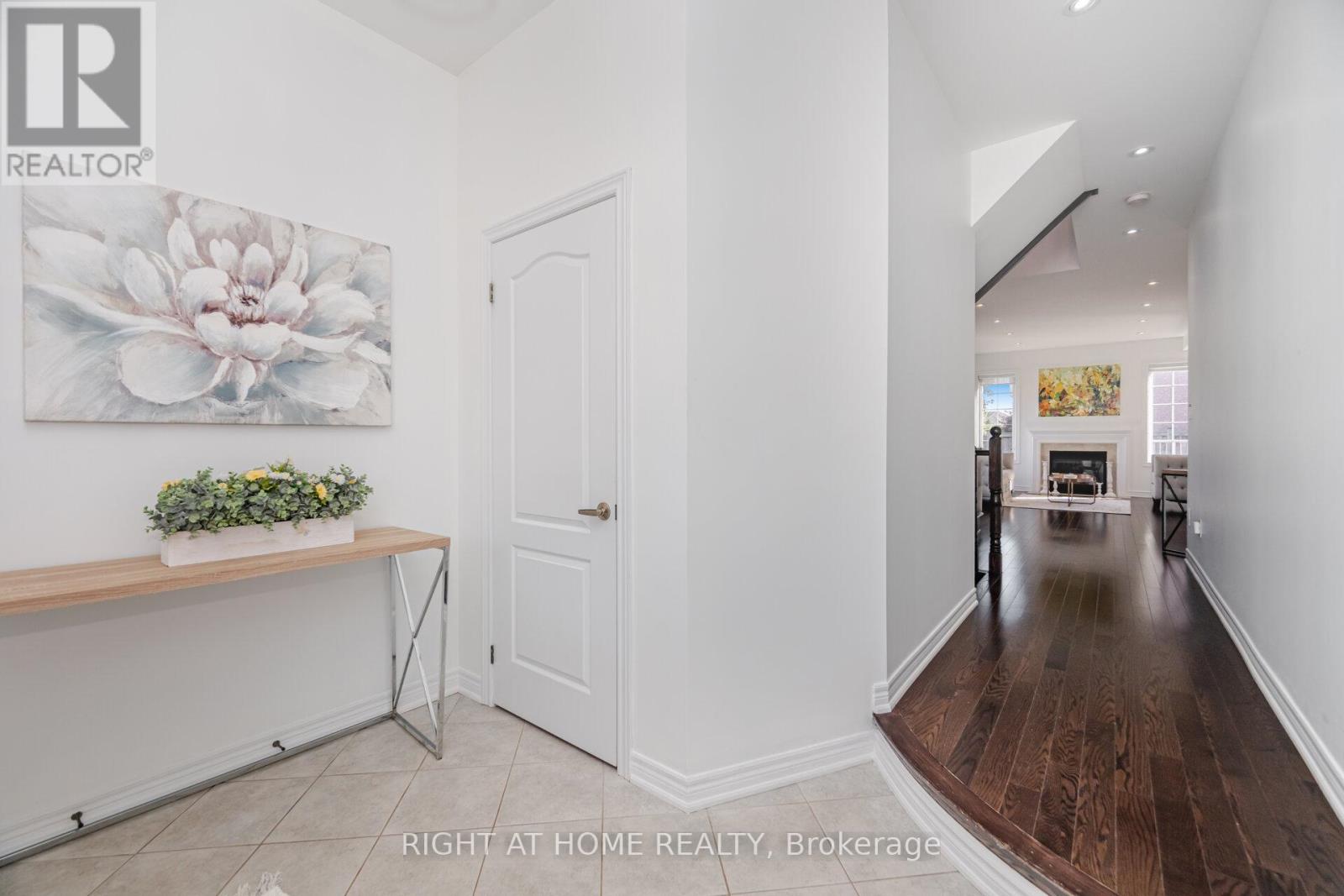 3302 Granite Gate, Burlington, Ontario  L7M 0L7 - Photo 3 - W12461121