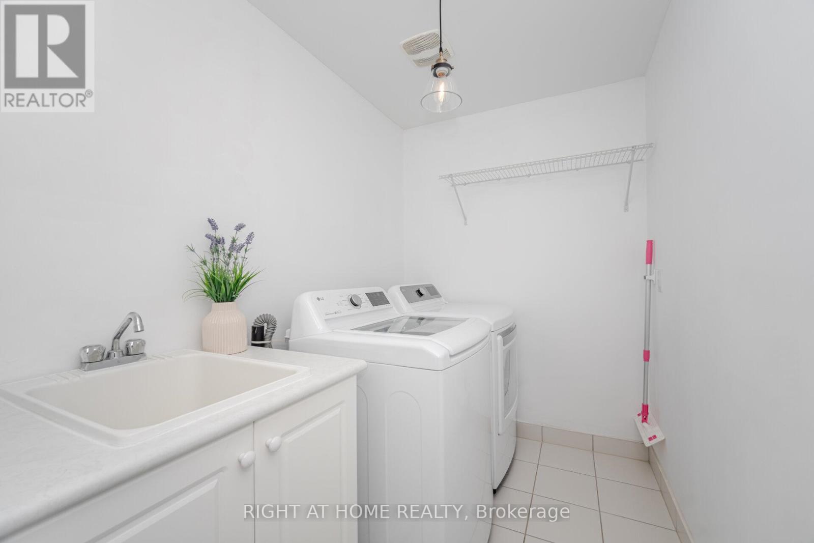 3302 Granite Gate, Burlington, Ontario  L7M 0L7 - Photo 33 - W12461121