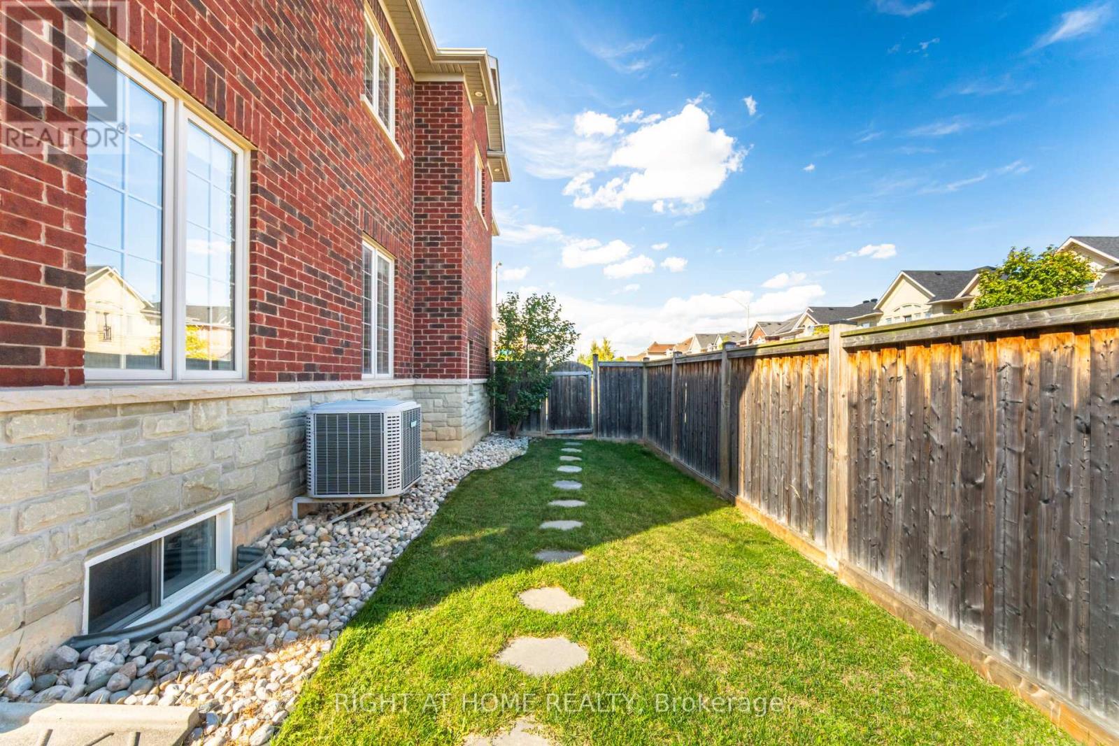 3302 Granite Gate, Burlington, Ontario  L7M 0L7 - Photo 47 - W12461121