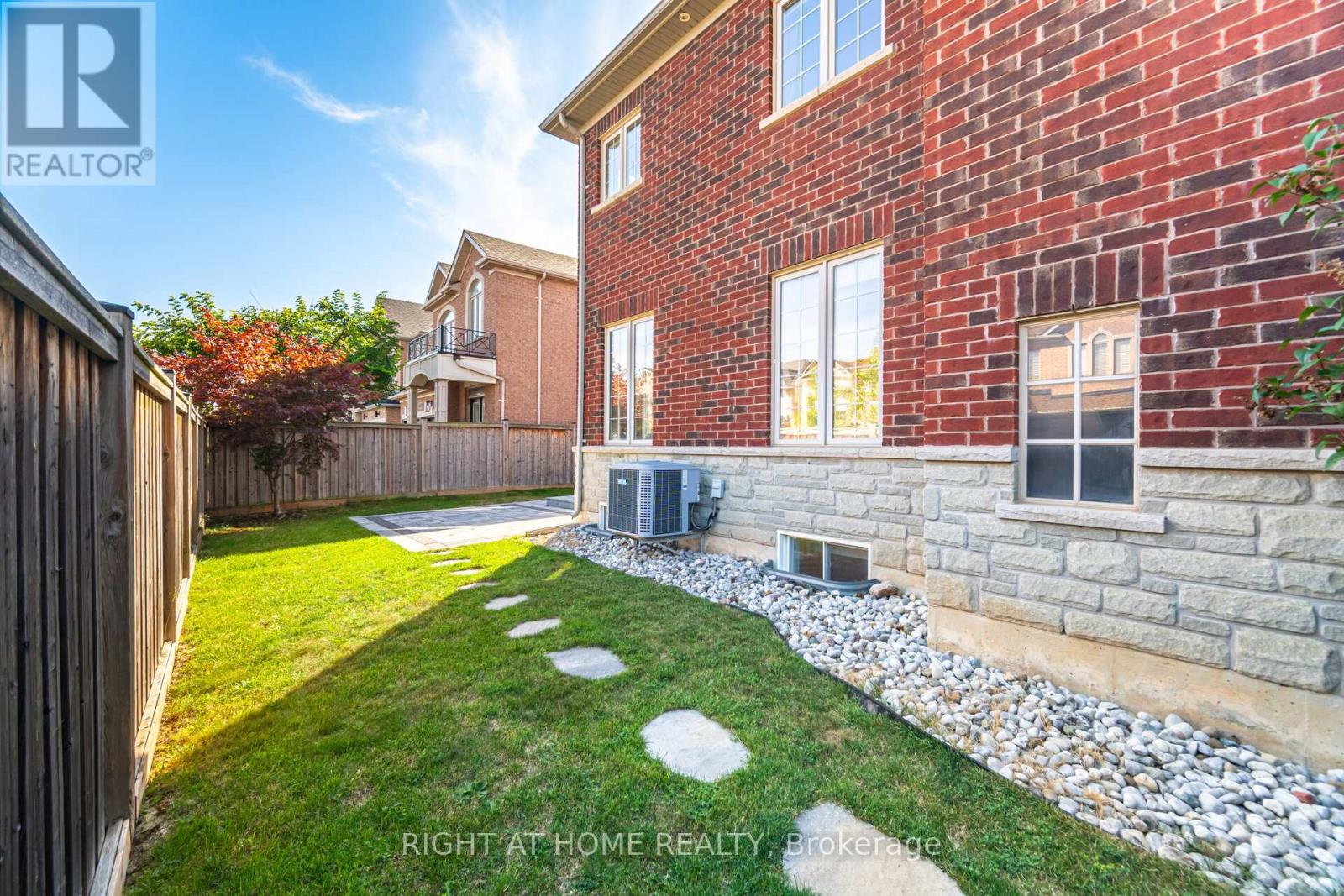 3302 Granite Gate, Burlington, Ontario  L7M 0L7 - Photo 48 - W12461121