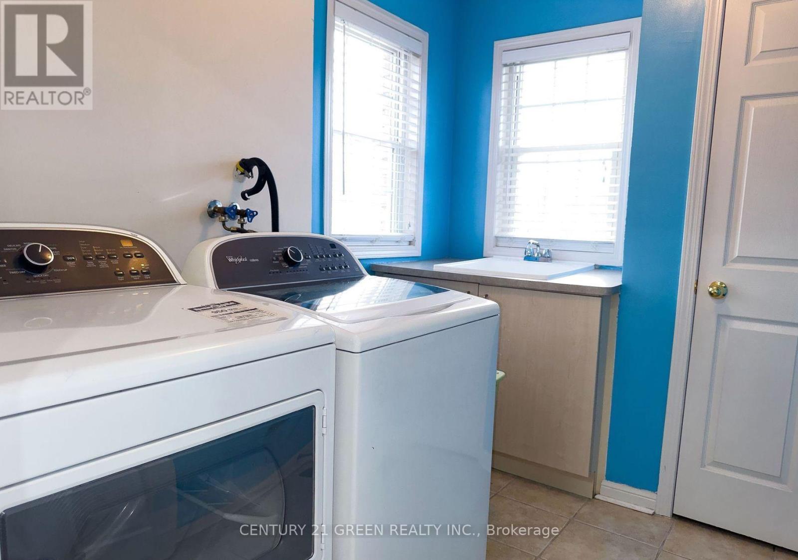 (Upper) - 57 Sugarhill Drive, Brampton, Ontario  L7A 3N2 - Photo 12 - W12461139
