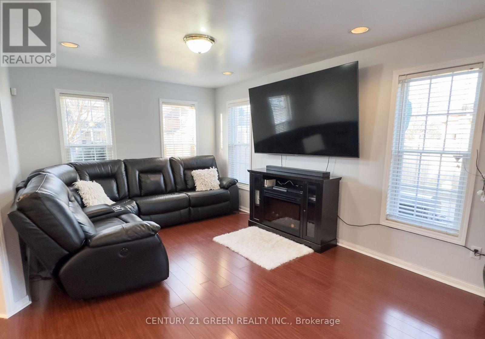 (Upper) - 57 Sugarhill Drive, Brampton, Ontario  L7A 3N2 - Photo 3 - W12461139