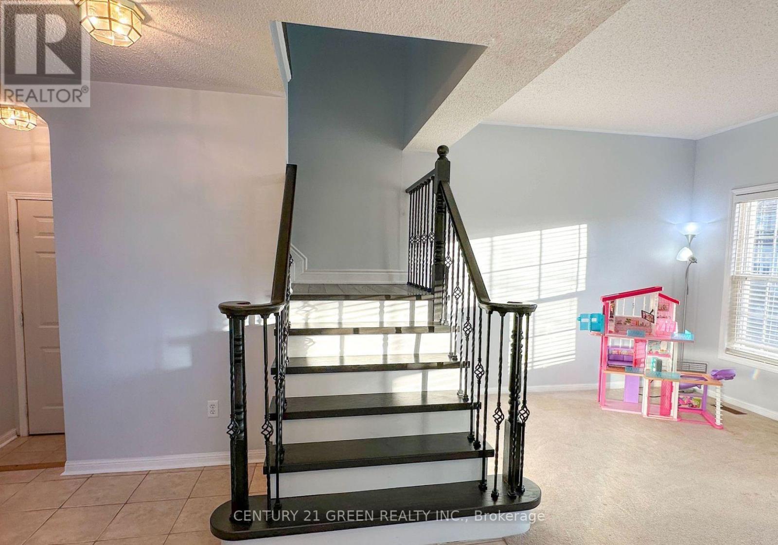 (Upper) - 57 Sugarhill Drive, Brampton, Ontario  L7A 3N2 - Photo 6 - W12461139