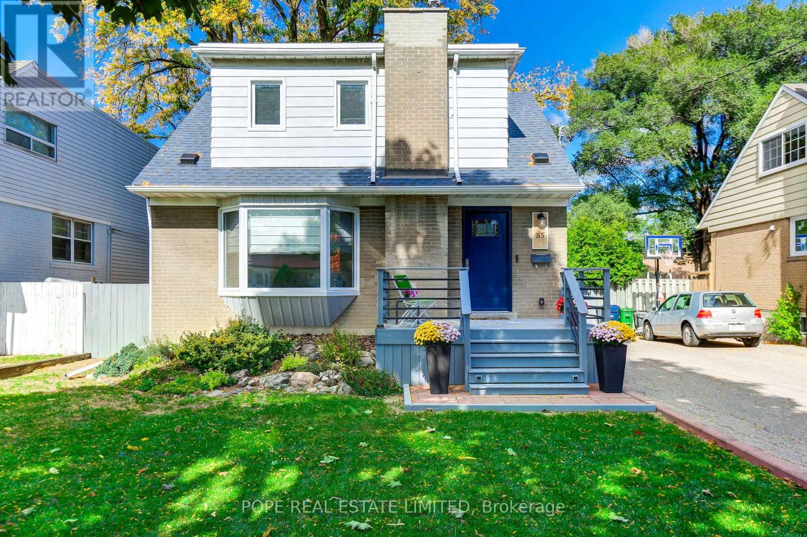 35 Tofield Crescent, Toronto, Ontario  M9W 2B8 - Photo 2 - W12461145
