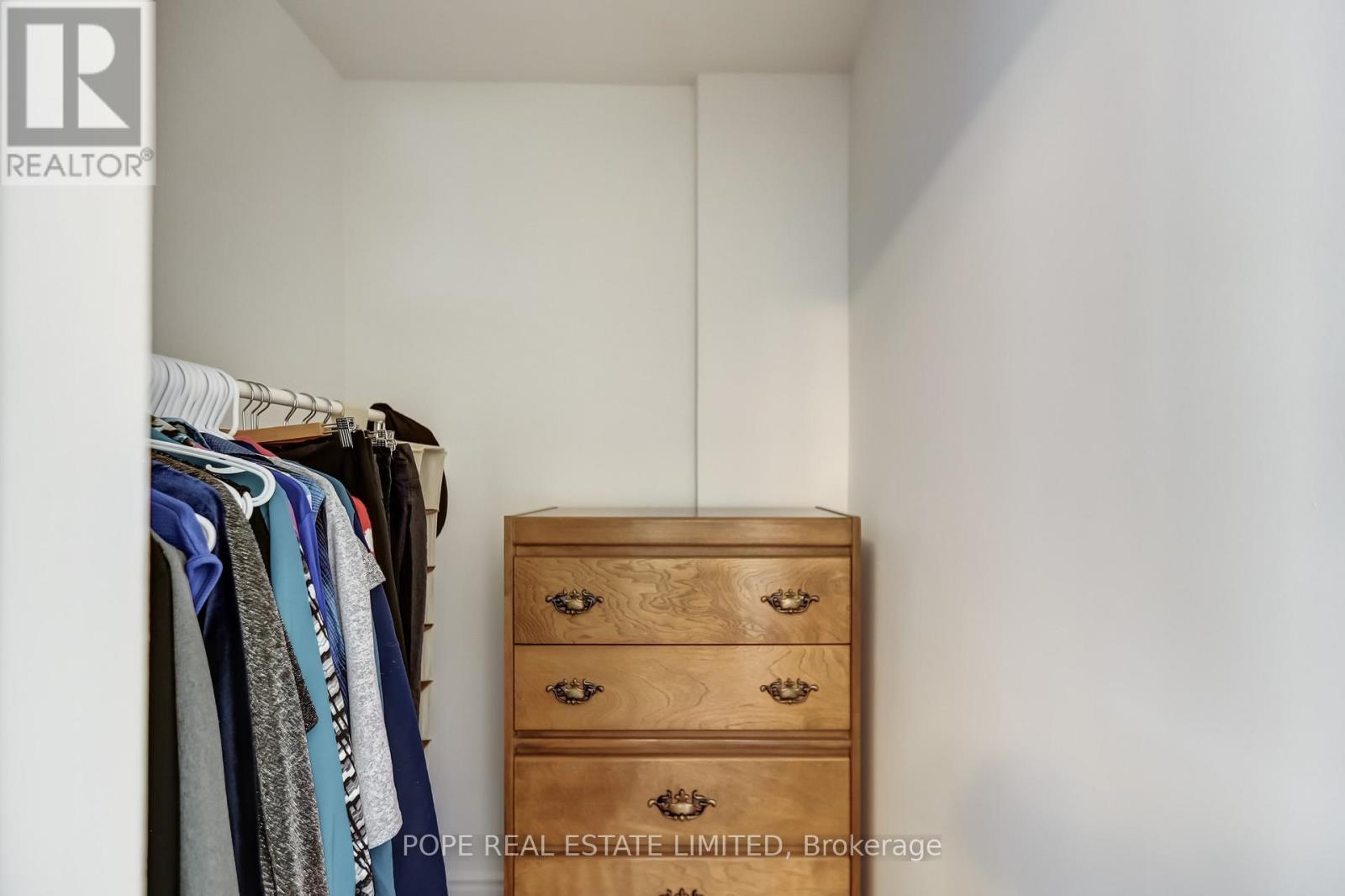 35 Tofield Crescent, Toronto, Ontario  M9W 2B8 - Photo 20 - W12461145