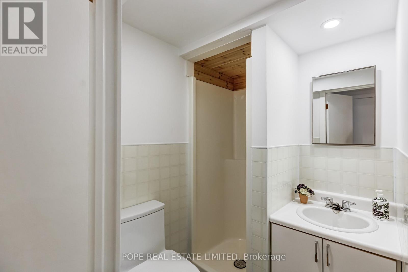 35 Tofield Crescent, Toronto, Ontario  M9W 2B8 - Photo 29 - W12461145