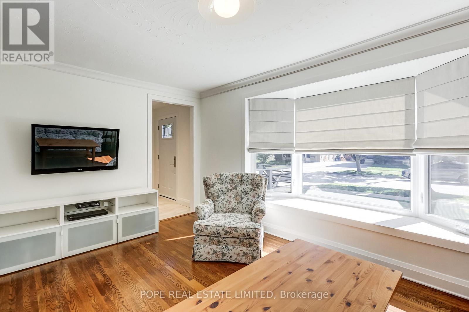 35 Tofield Crescent, Toronto, Ontario  M9W 2B8 - Photo 9 - W12461145