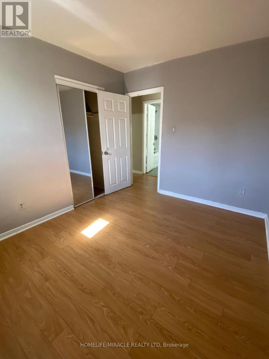 7711 Wrenwood Court, Mississauga, Ontario  L4T 2V8 - Photo 6 - W12461164