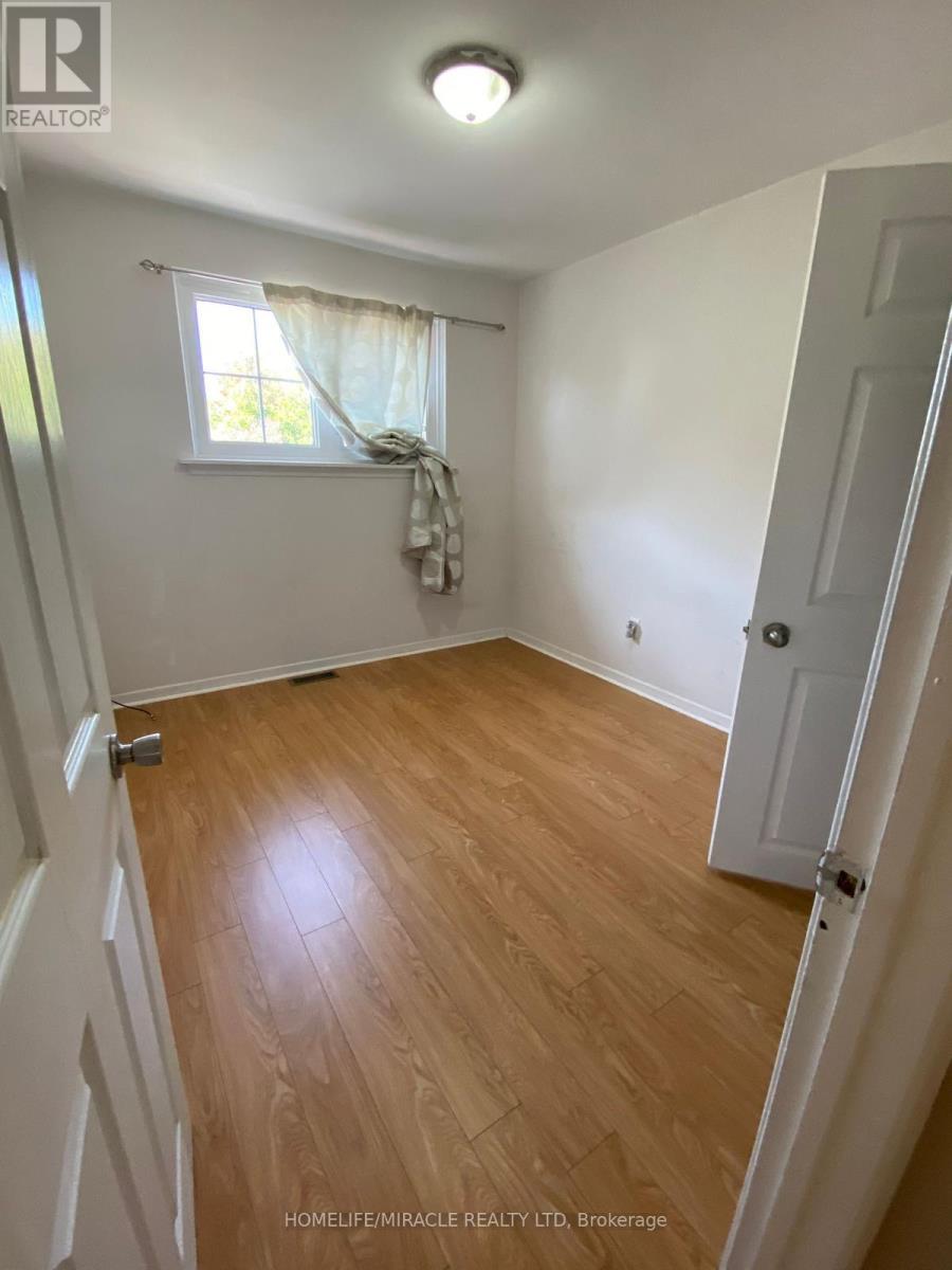 7711 Wrenwood Court, Mississauga, Ontario  L4T 2V8 - Photo 8 - W12461164