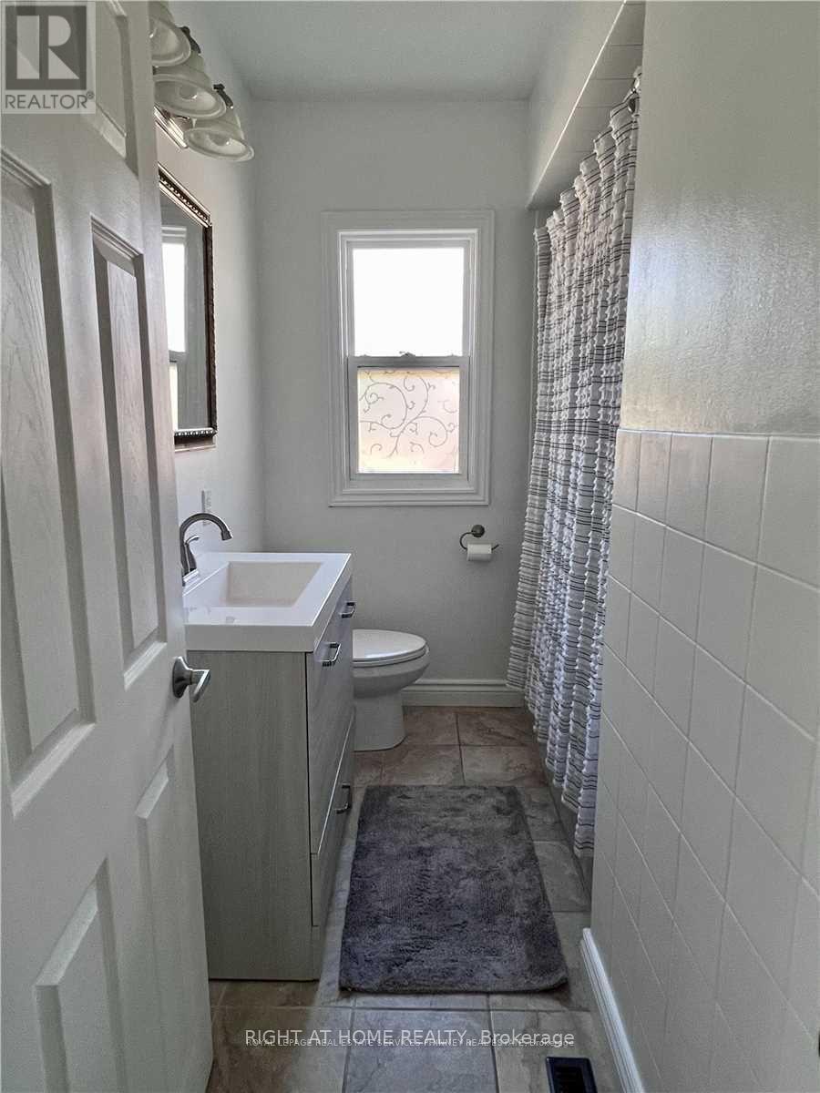 71 Mississauga Road N, Mississauga, Ontario  L5H 2H9 - Photo 18 - W12461165