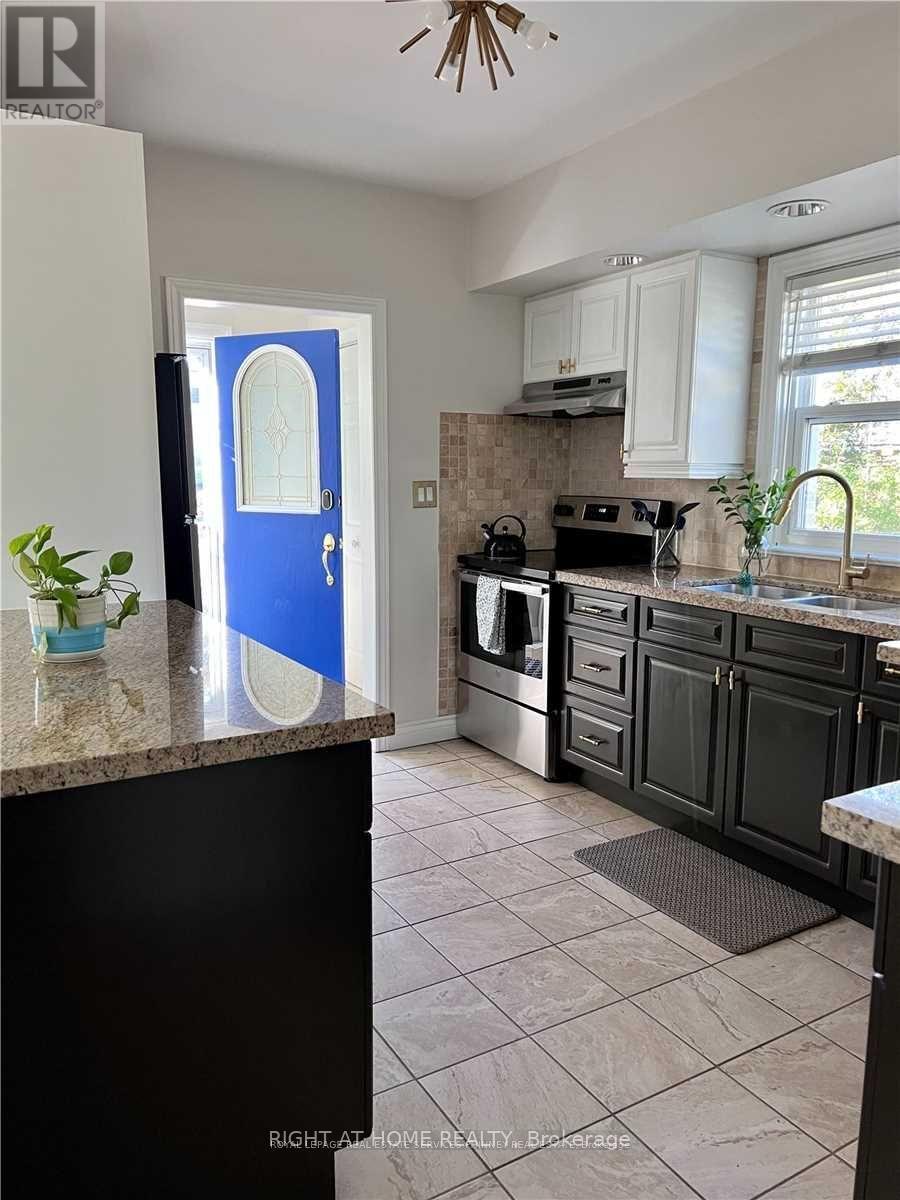 71 Mississauga Road N, Mississauga, Ontario  L5H 2H9 - Photo 4 - W12461165