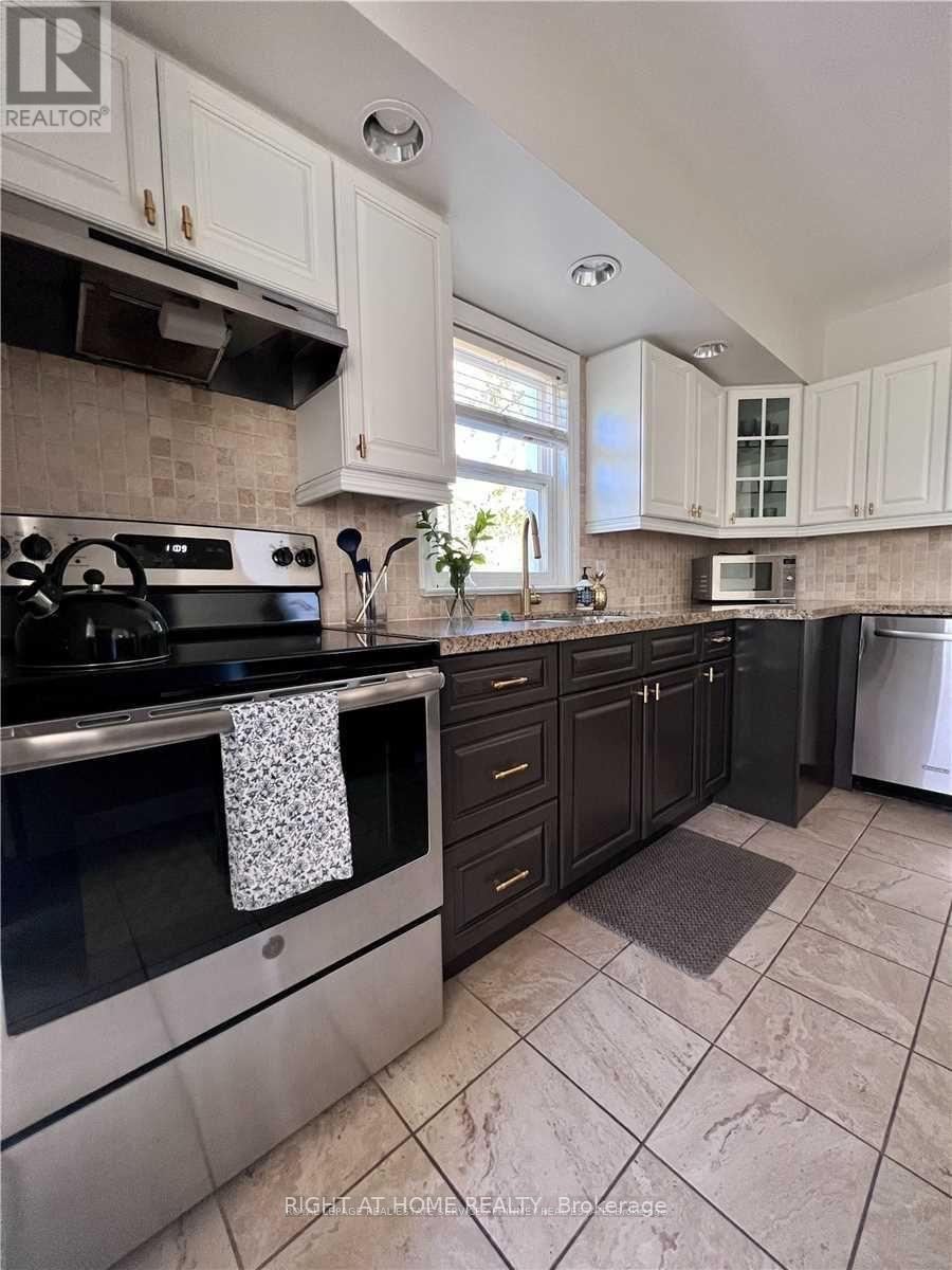 71 Mississauga Road N, Mississauga, Ontario  L5H 2H9 - Photo 6 - W12461165