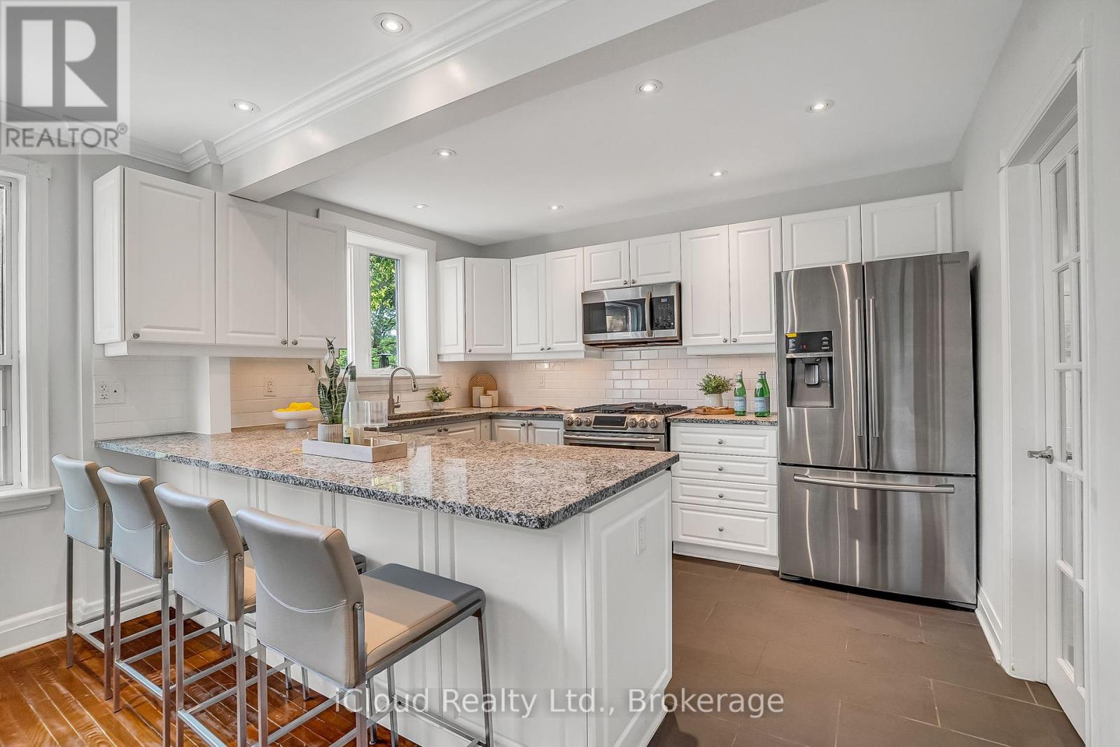 4691 Dundas Street W, Toronto, Ontario  M9A 1A7 - Photo 10 - W12461189