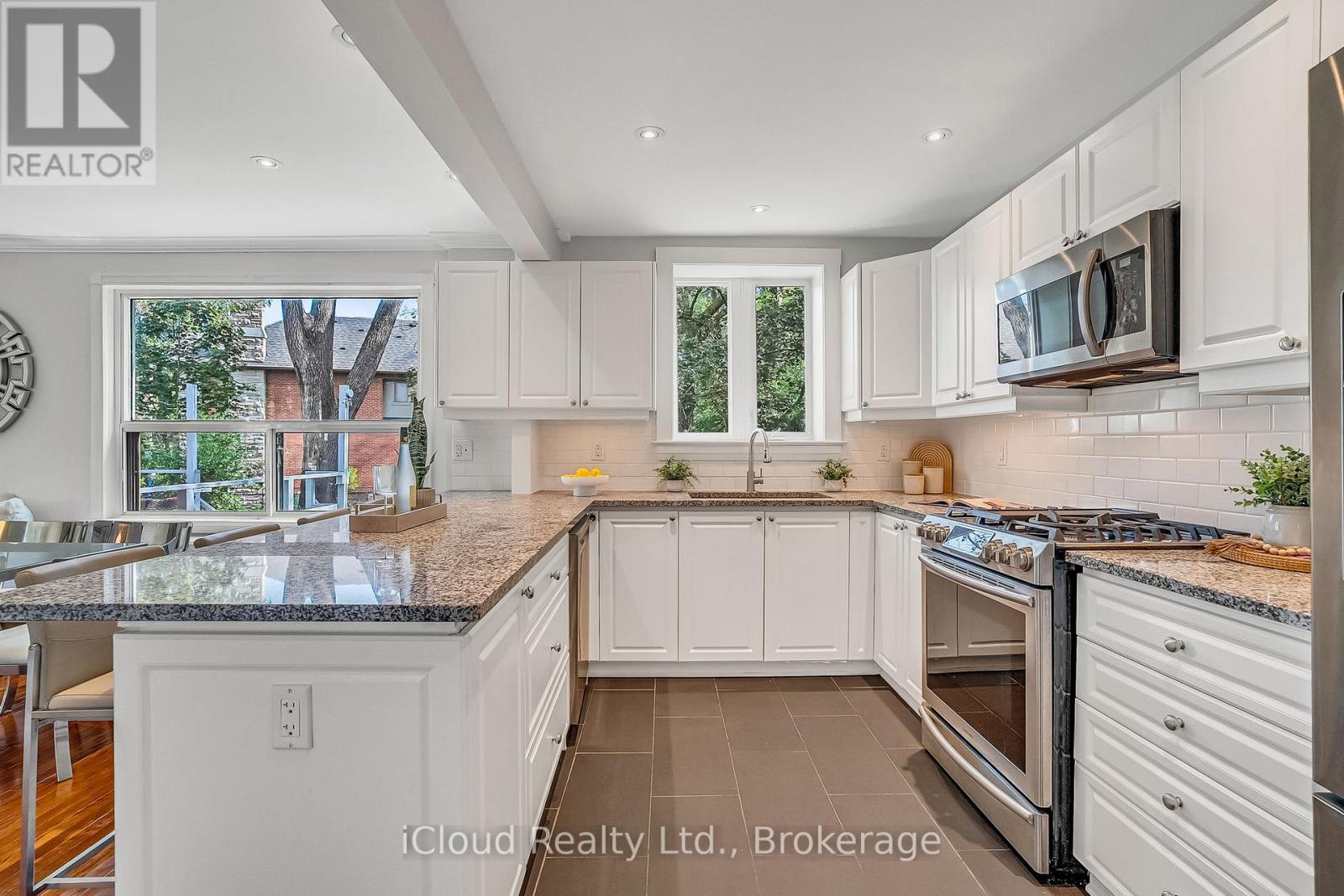 4691 Dundas Street W, Toronto, Ontario  M9A 1A7 - Photo 11 - W12461189