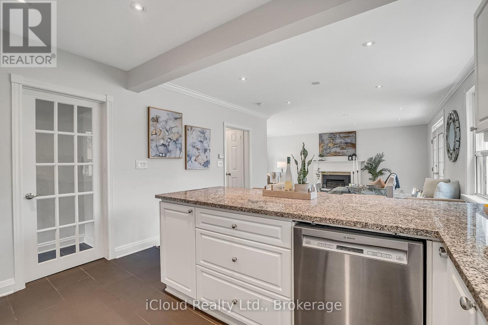 4691 Dundas Street W, Toronto, Ontario  M9A 1A7 - Photo 13 - W12461189