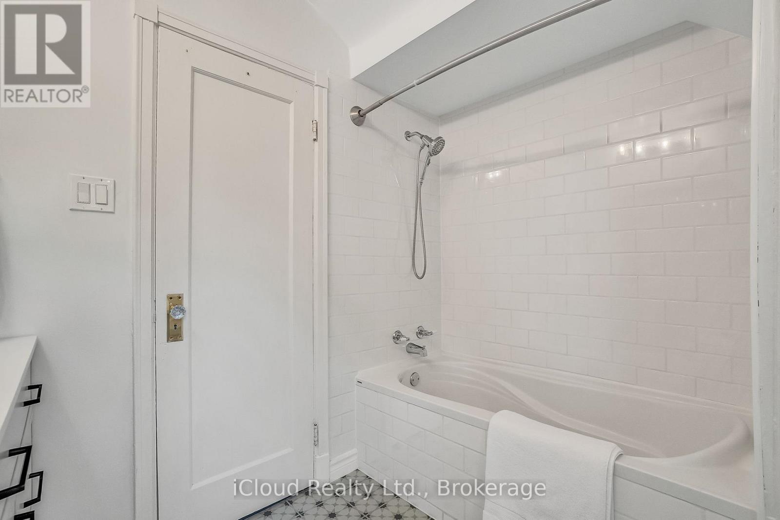 4691 Dundas Street W, Toronto, Ontario  M9A 1A7 - Photo 25 - W12461189