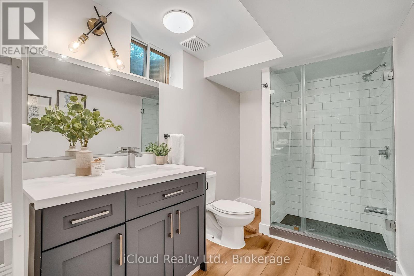 4691 Dundas Street W, Toronto, Ontario  M9A 1A7 - Photo 32 - W12461189