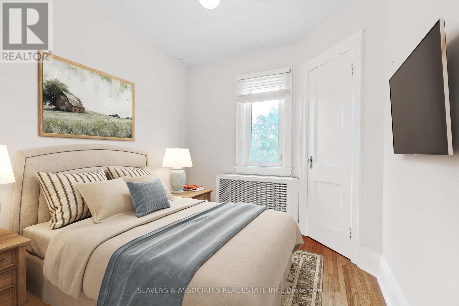 67 Belgravia Avenue, Toronto, Ontario  M6E 2M4 - Photo 12 - W12461191