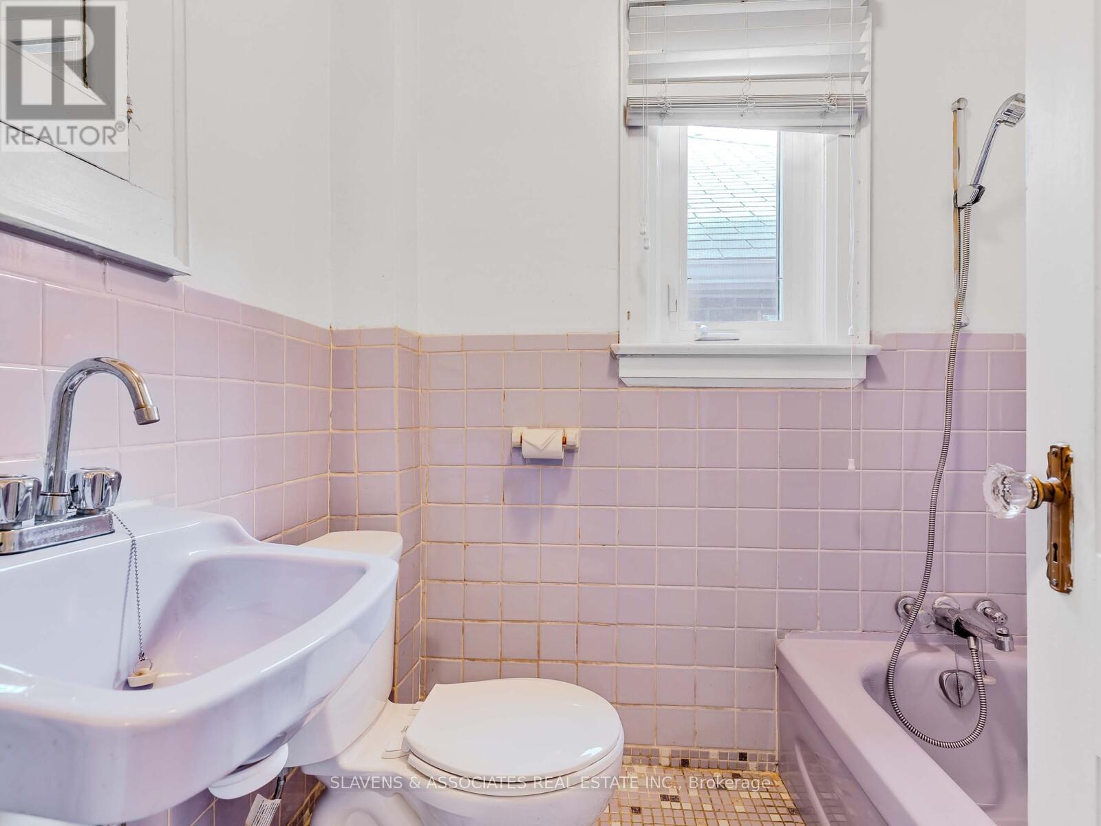 67 Belgravia Avenue, Toronto, Ontario  M6E 2M4 - Photo 18 - W12461191