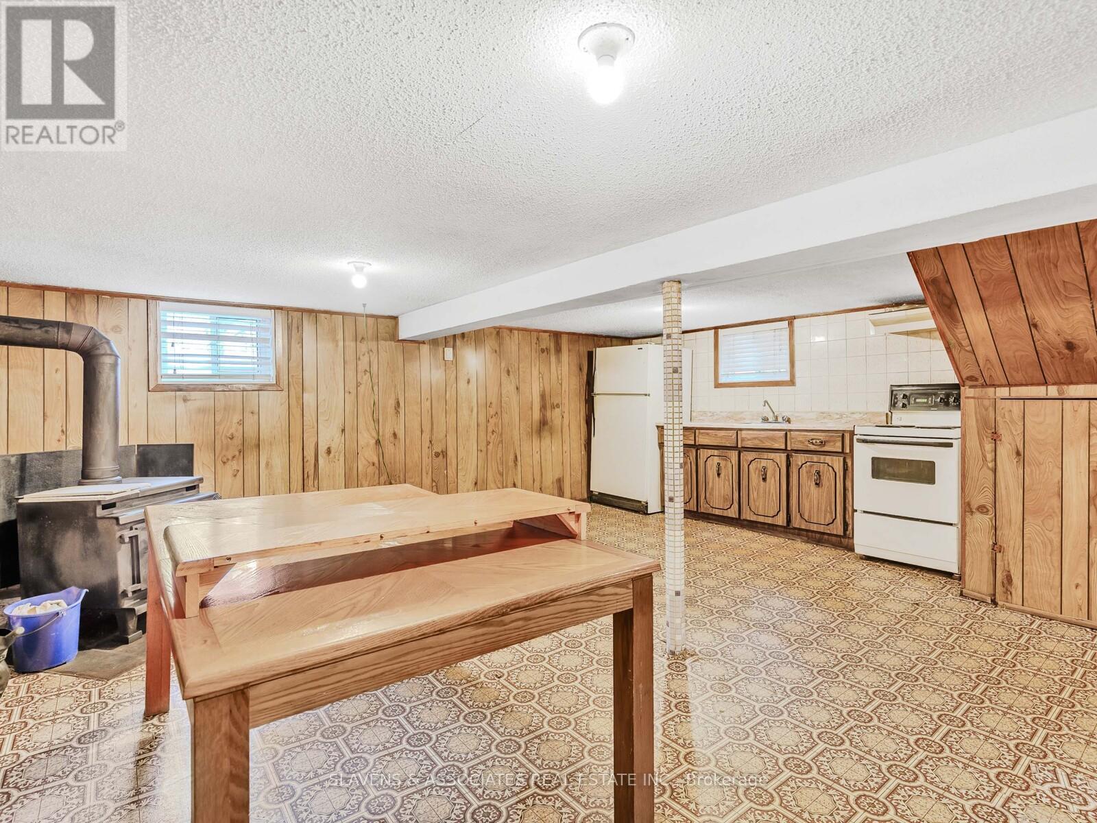 67 Belgravia Avenue, Toronto, Ontario  M6E 2M4 - Photo 19 - W12461191