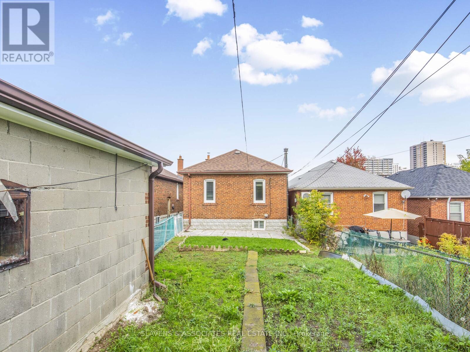 67 Belgravia Avenue, Toronto, Ontario  M6E 2M4 - Photo 22 - W12461191