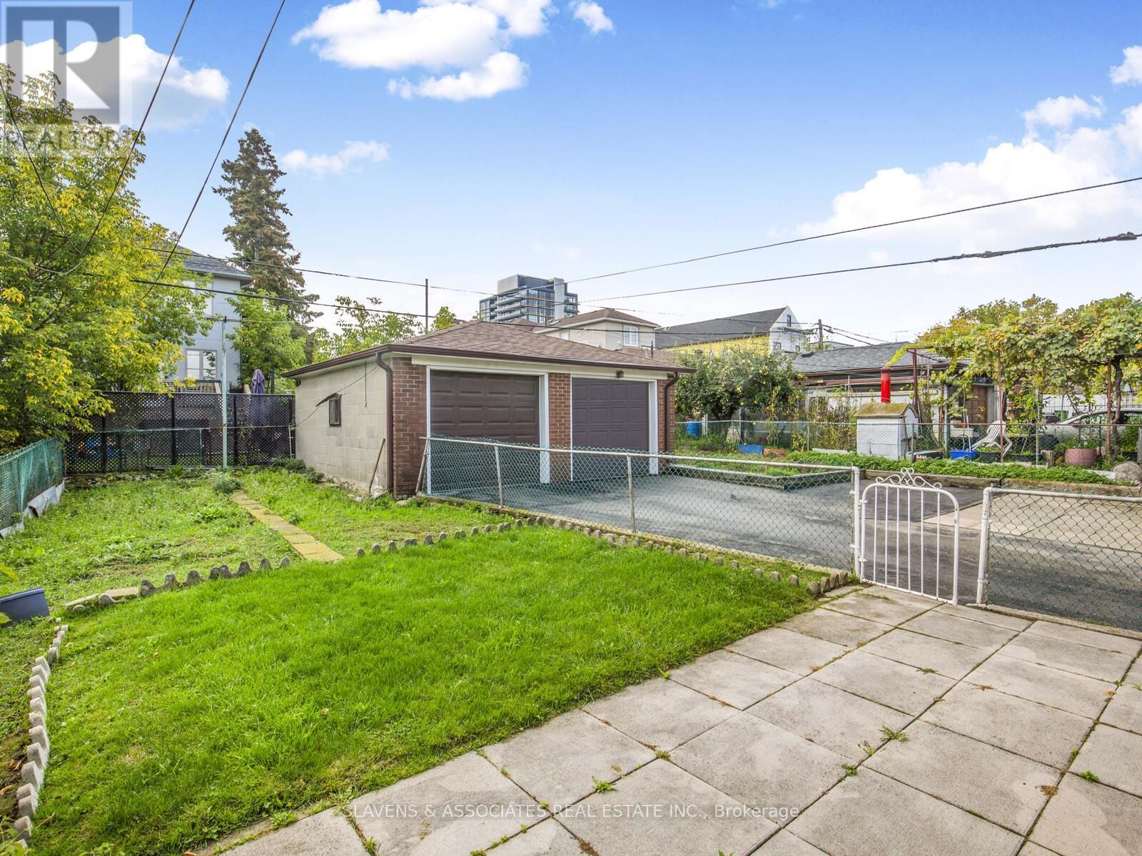 67 Belgravia Avenue, Toronto, Ontario  M6E 2M4 - Photo 23 - W12461191