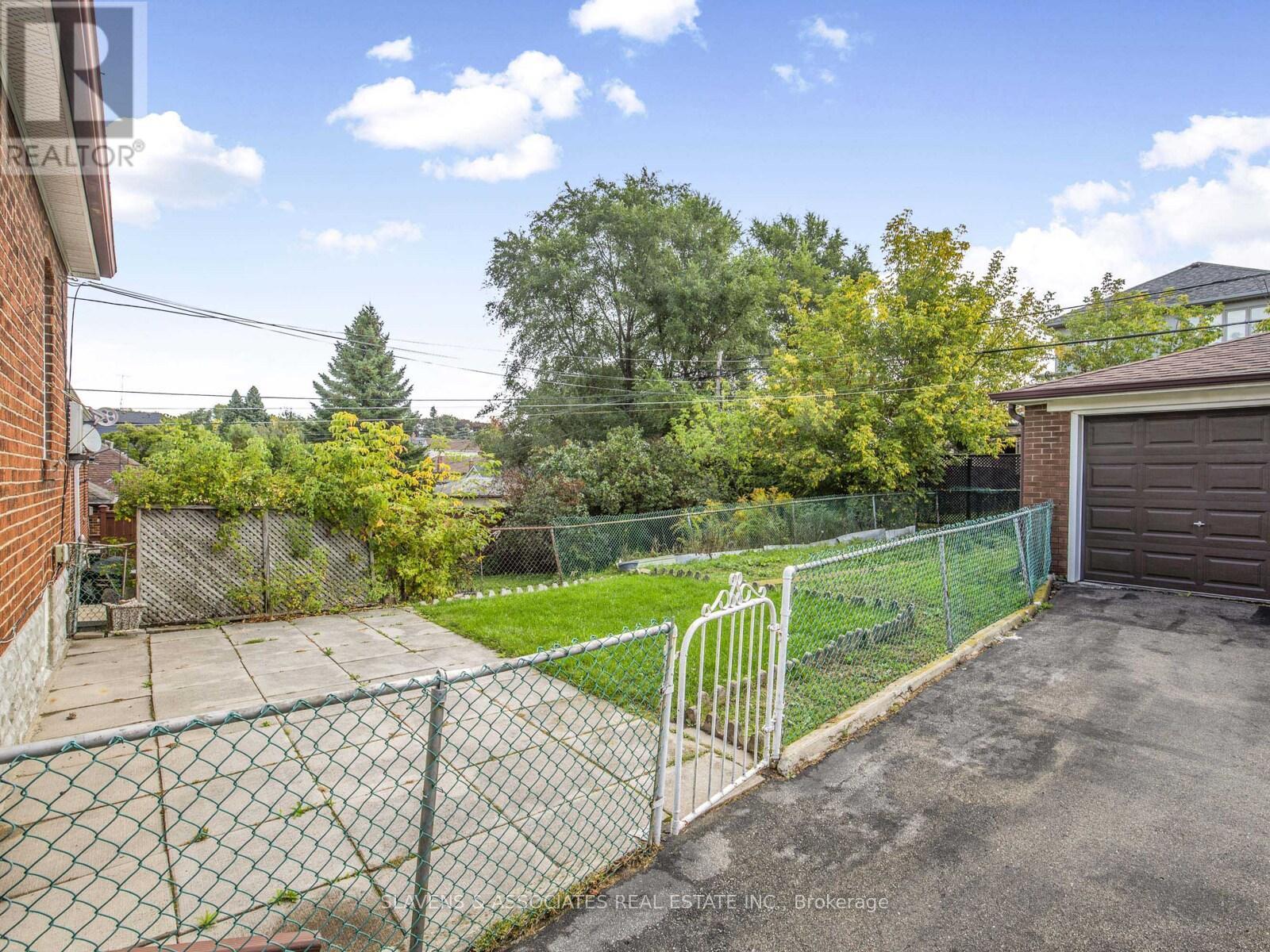 67 Belgravia Avenue, Toronto, Ontario  M6E 2M4 - Photo 24 - W12461191